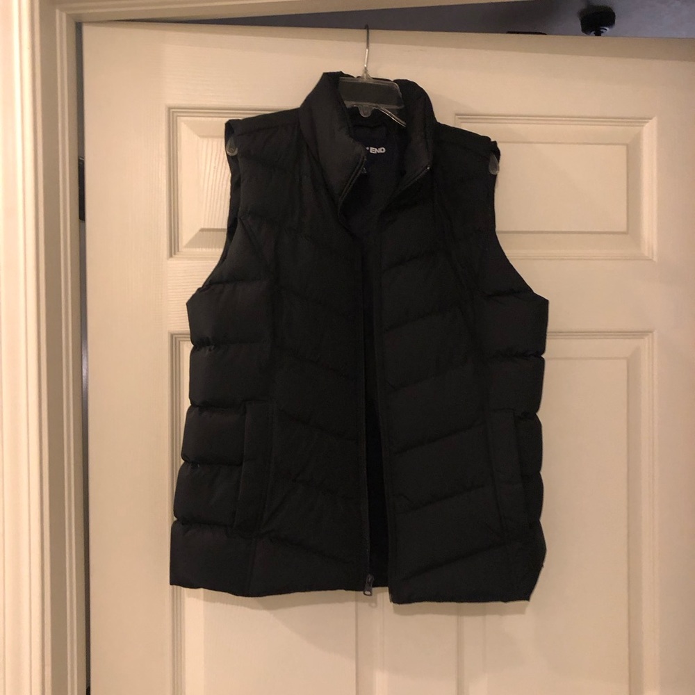 Lands End women’s black puffer vest